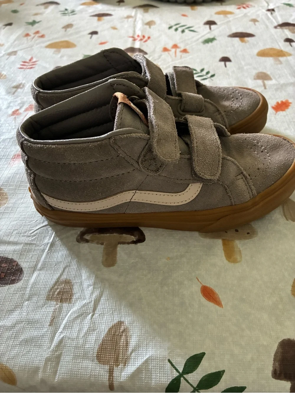 Vans Kids Suede Hook-and-Loop Sneakers in Taupe and Gum